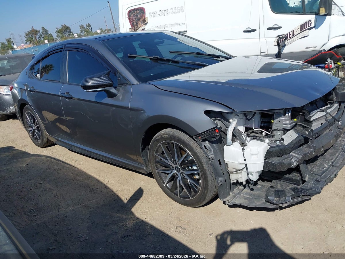 2025 TOYOTA CAMRY XSE