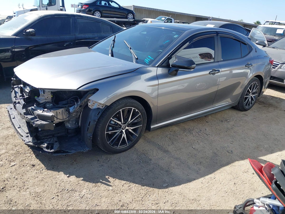 2025 TOYOTA CAMRY XSE — снимка 2