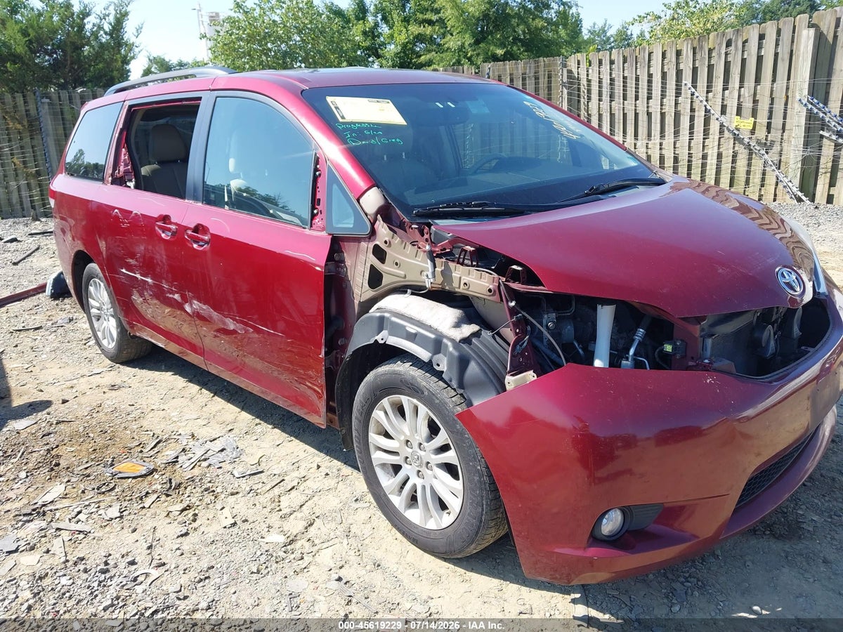 2012 TOYOTA SIENNA XLE V6 8 PASSENGER
