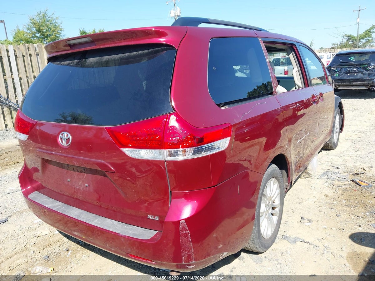 2012 TOYOTA SIENNA XLE V6 8 PASSENGER — снимка 4