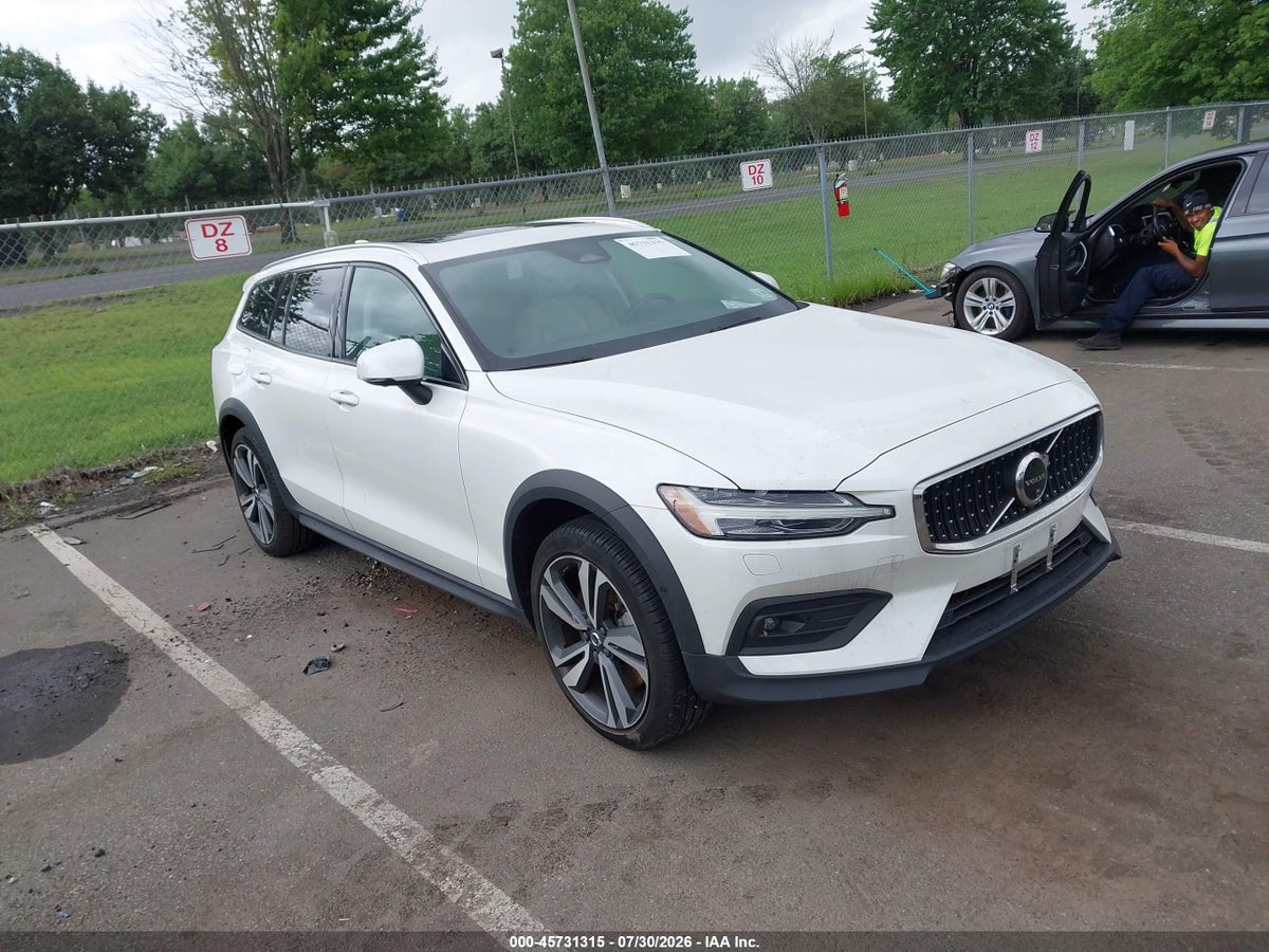 2024 VOLVO V60 CROSS COUNTRY B5 PLUS