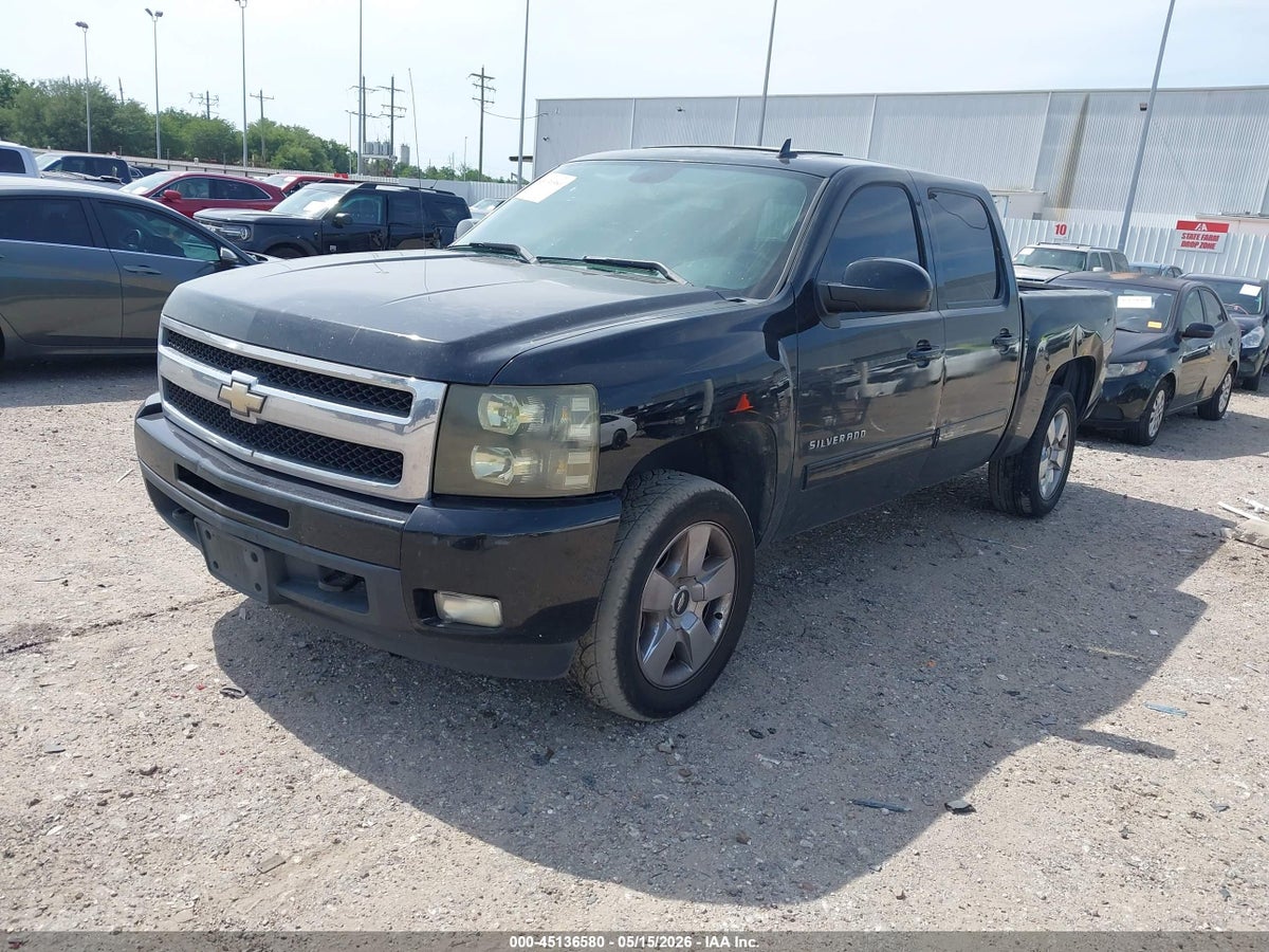 2011 CHEVROLET SILVERADO 1500 LTZ — снимка 2