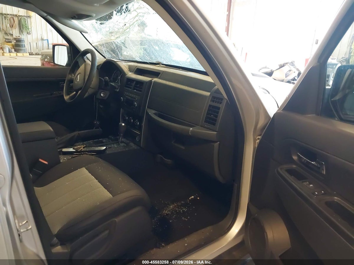 2010 JEEP LIBERTY SPORT — photo 5