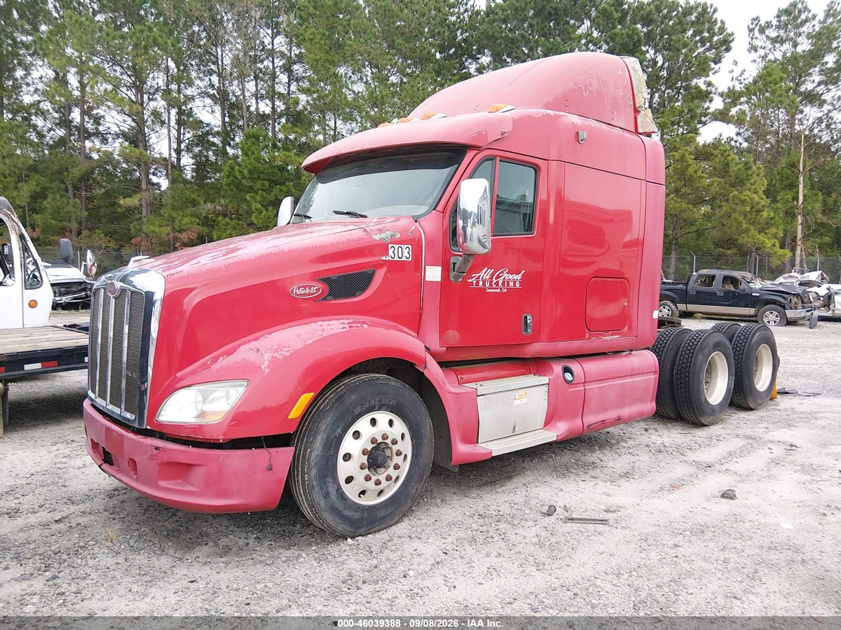 2012 PETERBILT 587 — photo 2