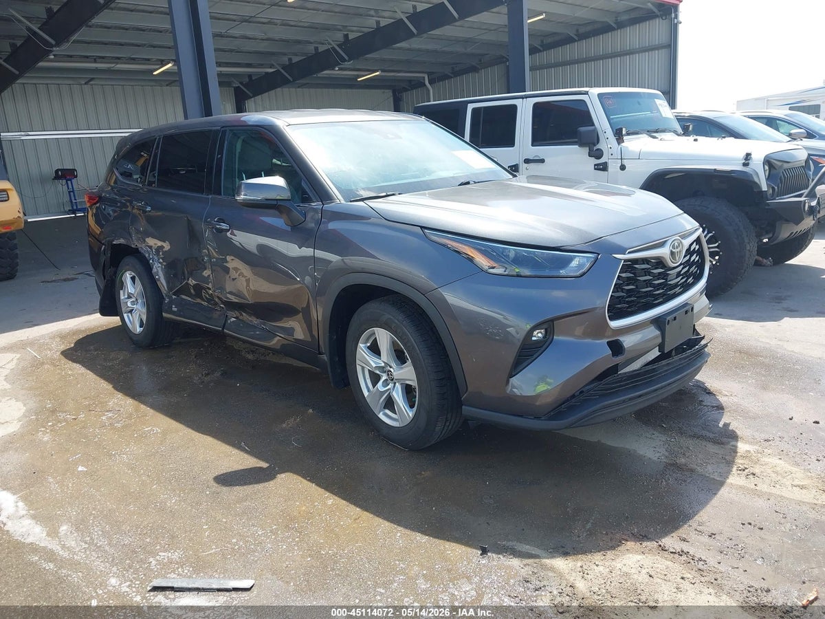 2022 TOYOTA HIGHLANDER LE