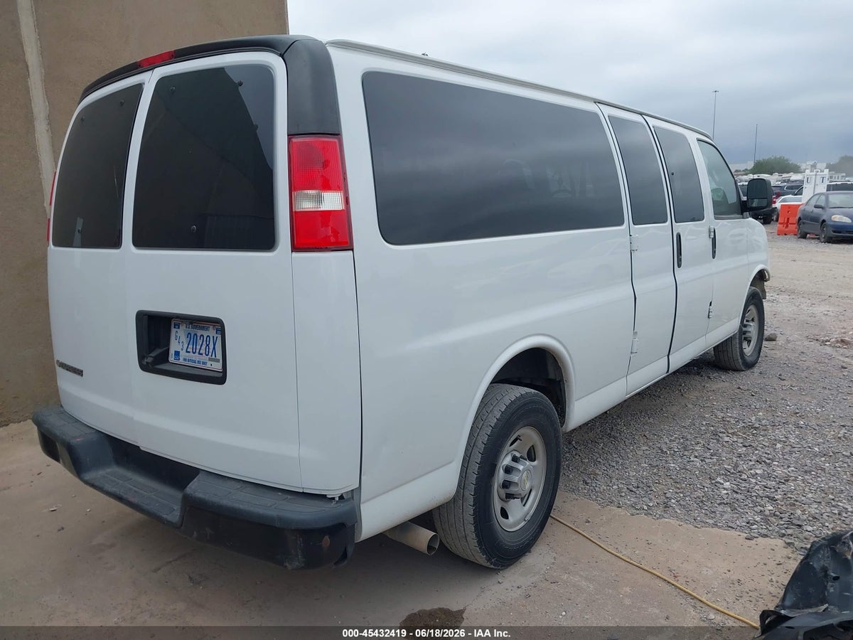 2020 CHEVROLET EXPRESS PASSENGER RWD 3500 EXTENDED WHEELBASE LS — снимка 4