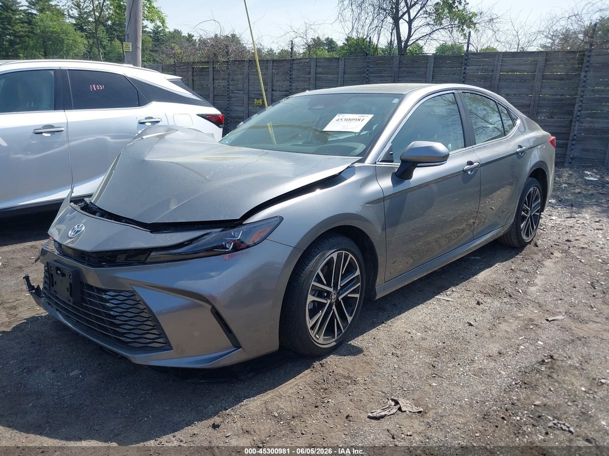 2025 TOYOTA CAMRY XLE — снимка 2