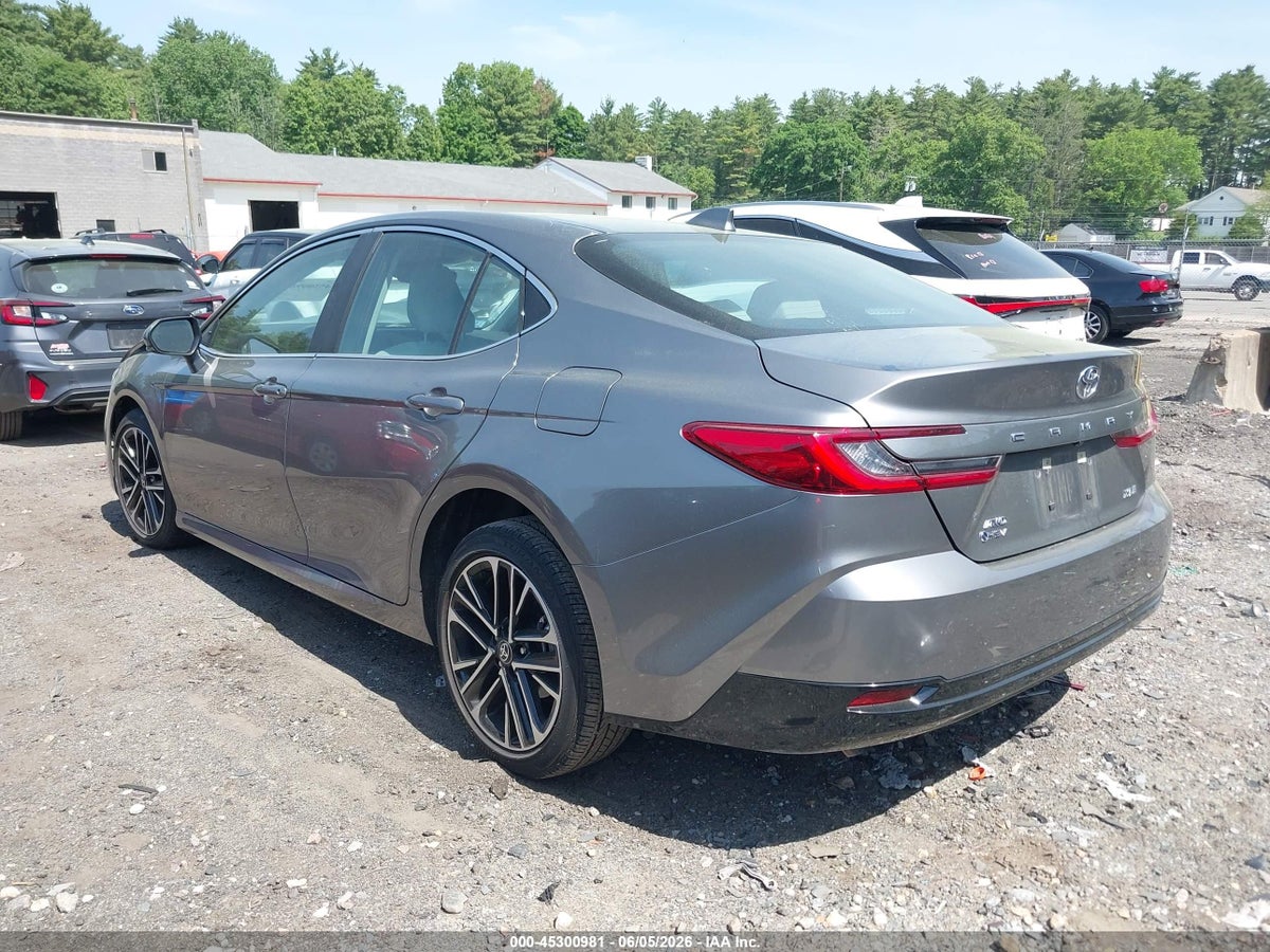 2025 TOYOTA CAMRY XLE — снимка 3