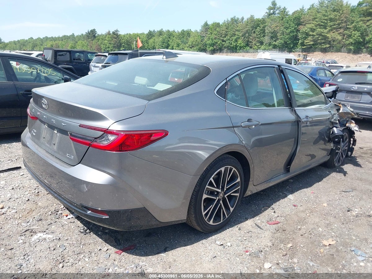 2025 TOYOTA CAMRY XLE — снимка 4