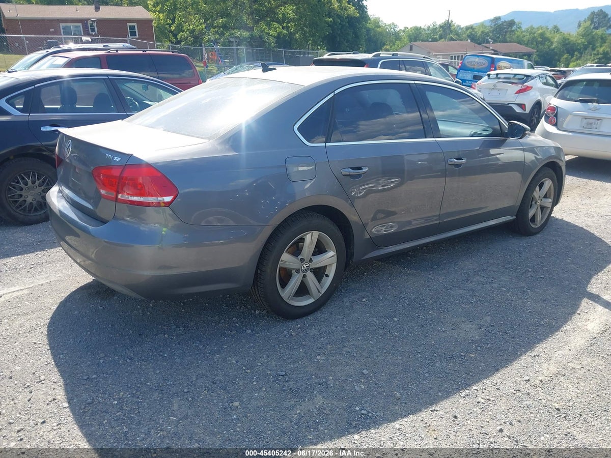 2012 VOLKSWAGEN PASSAT 2.0L TDI SE — снимка 4
