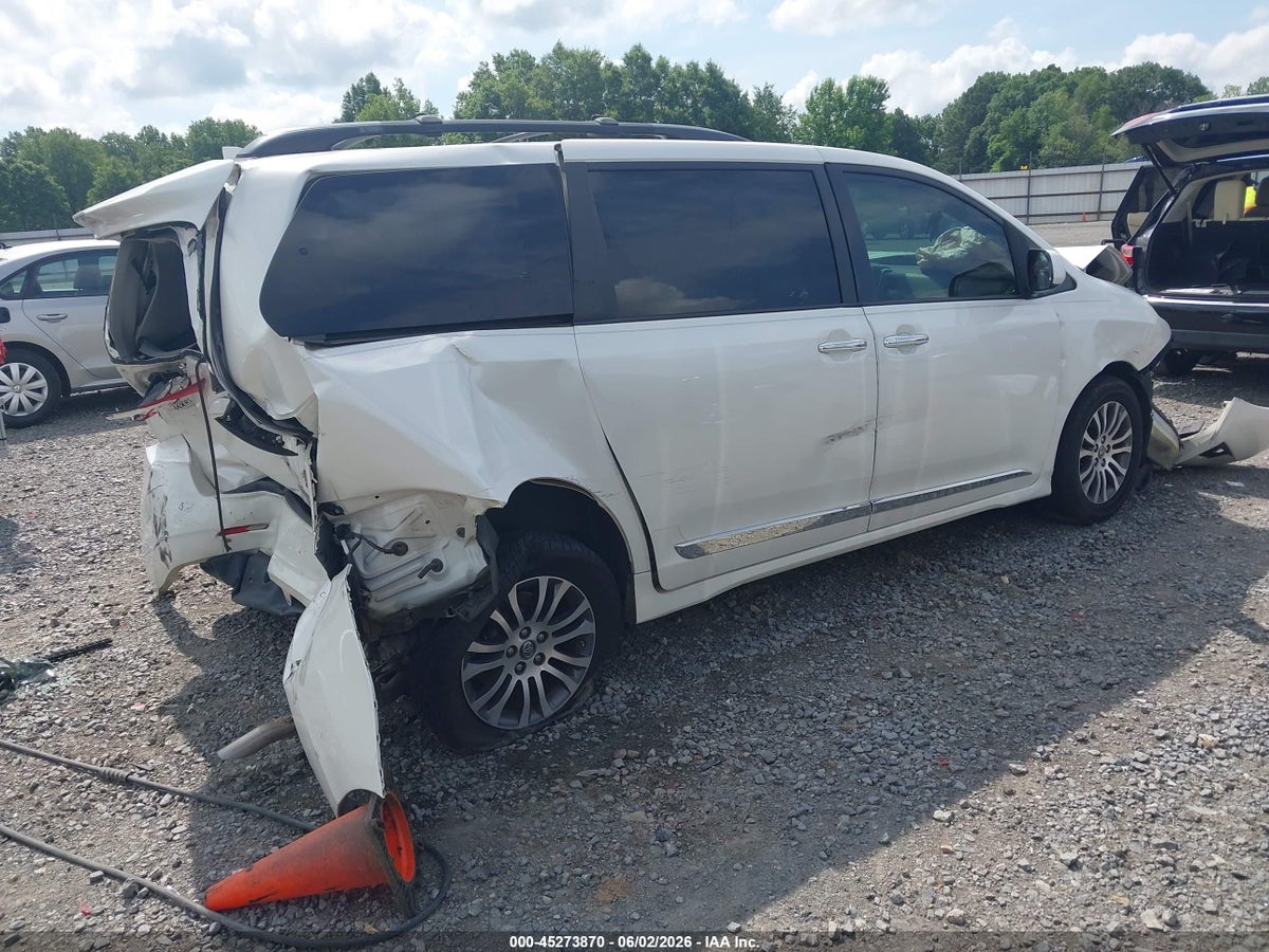 2019 TOYOTA SIENNA XLE 8 PASSENGER — снимка 4