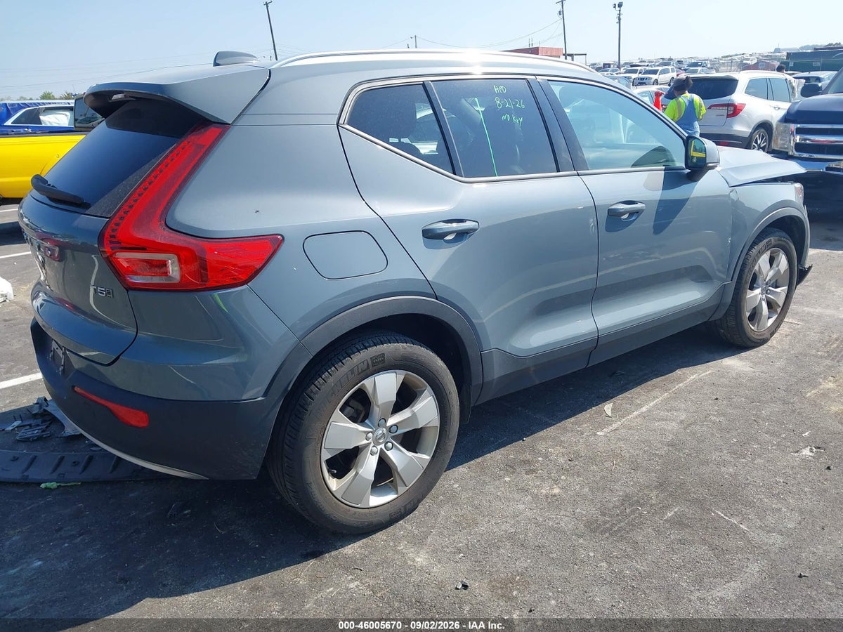 2022 VOLVO XC40 T5 MOMENTUM — снимка 4