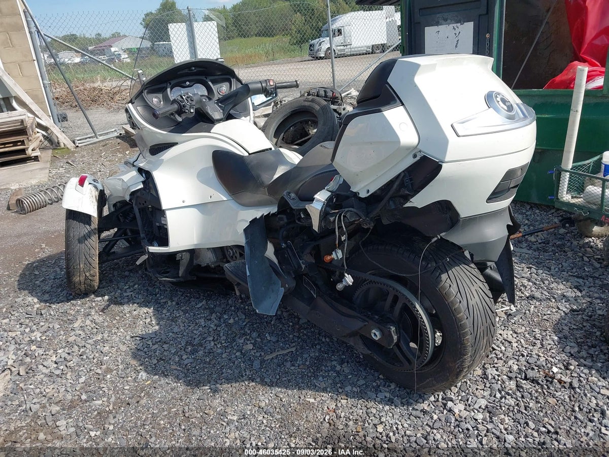 2015 CAN-AM SPYDER ROADSTER RT/RT-S/S SERIES/LTD — photo 3