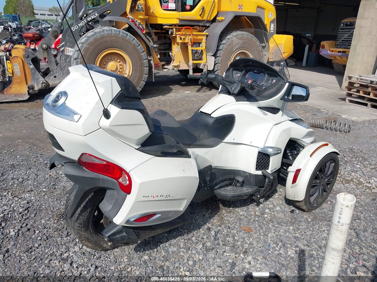 2015 CAN-AM SPYDER ROADSTER RT/RT-S/S SERIES/LTD — photo 4