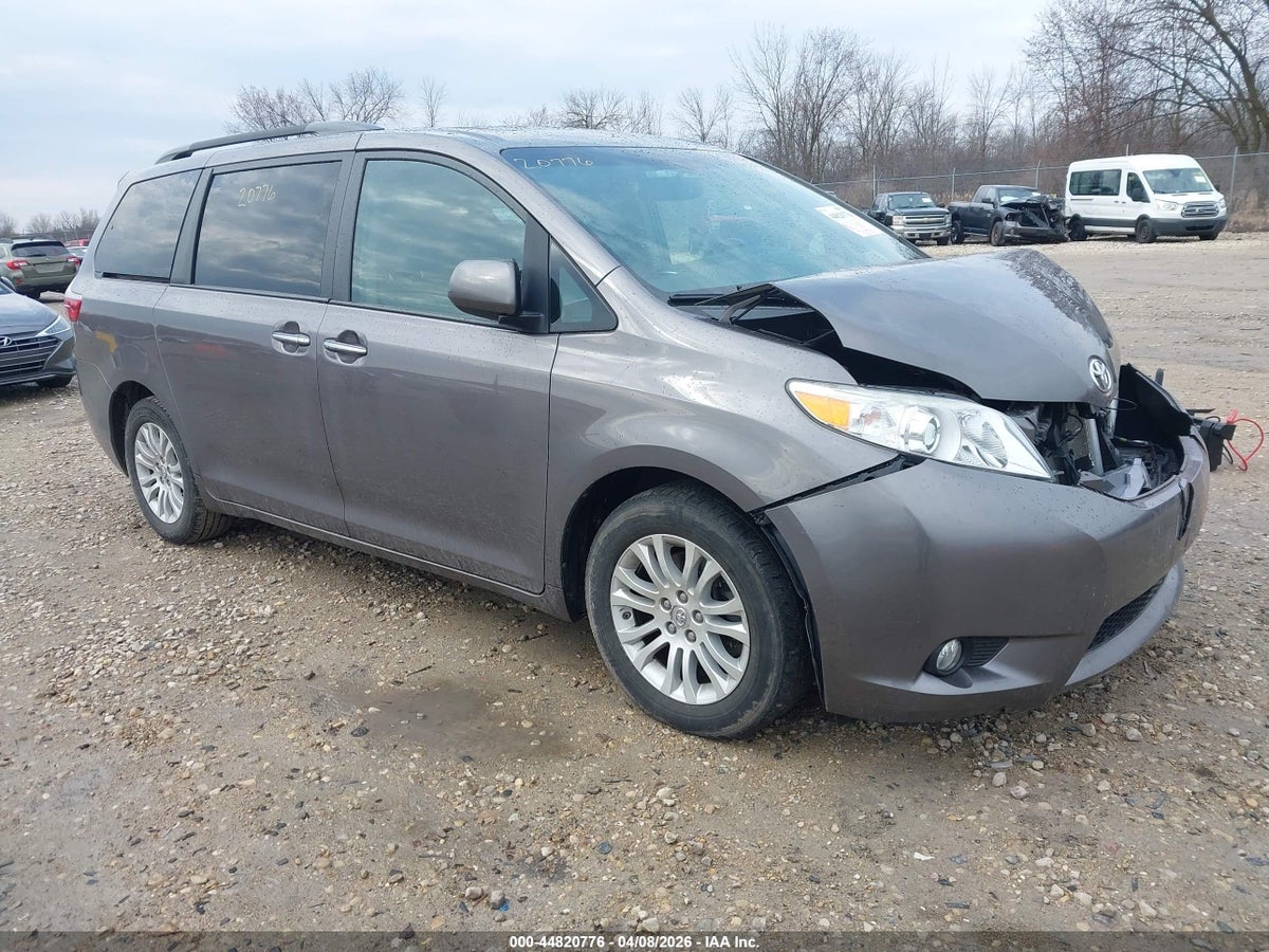 2017 TOYOTA SIENNA XLE 8 PASSENGER