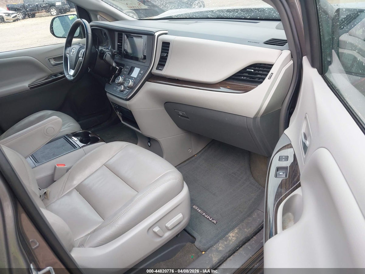 2017 TOYOTA SIENNA XLE 8 PASSENGER — снимка 5