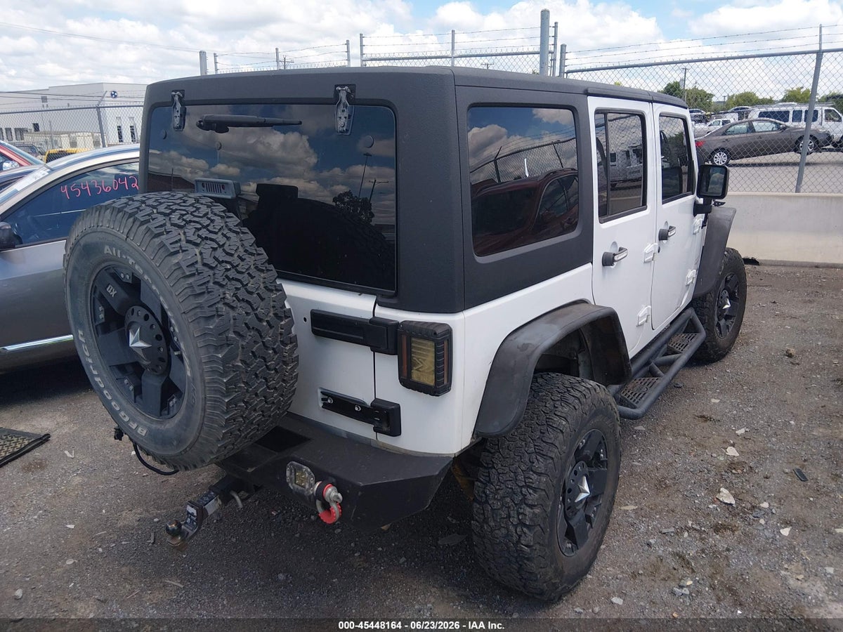 2012 JEEP WRANGLER UNLIMITED SAHARA — снимка 4