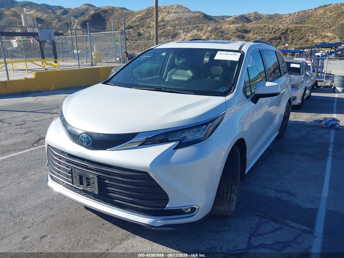 2022 TOYOTA SIENNA XLE — снимка 2
