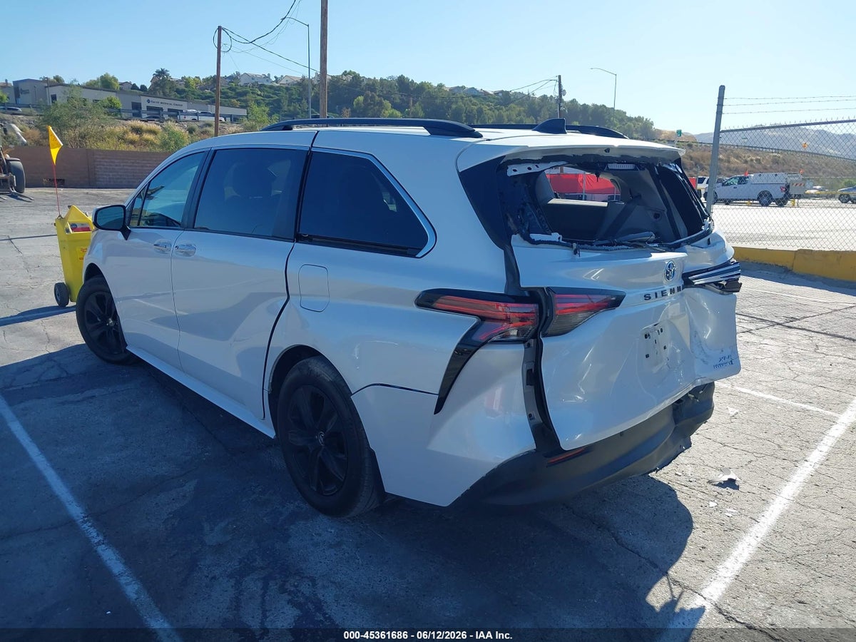 2022 TOYOTA SIENNA XLE — снимка 3