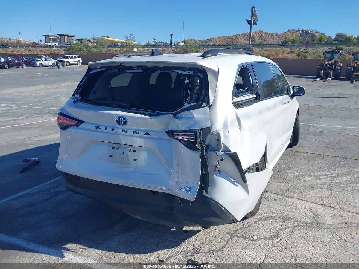 2022 TOYOTA SIENNA XLE — снимка 4