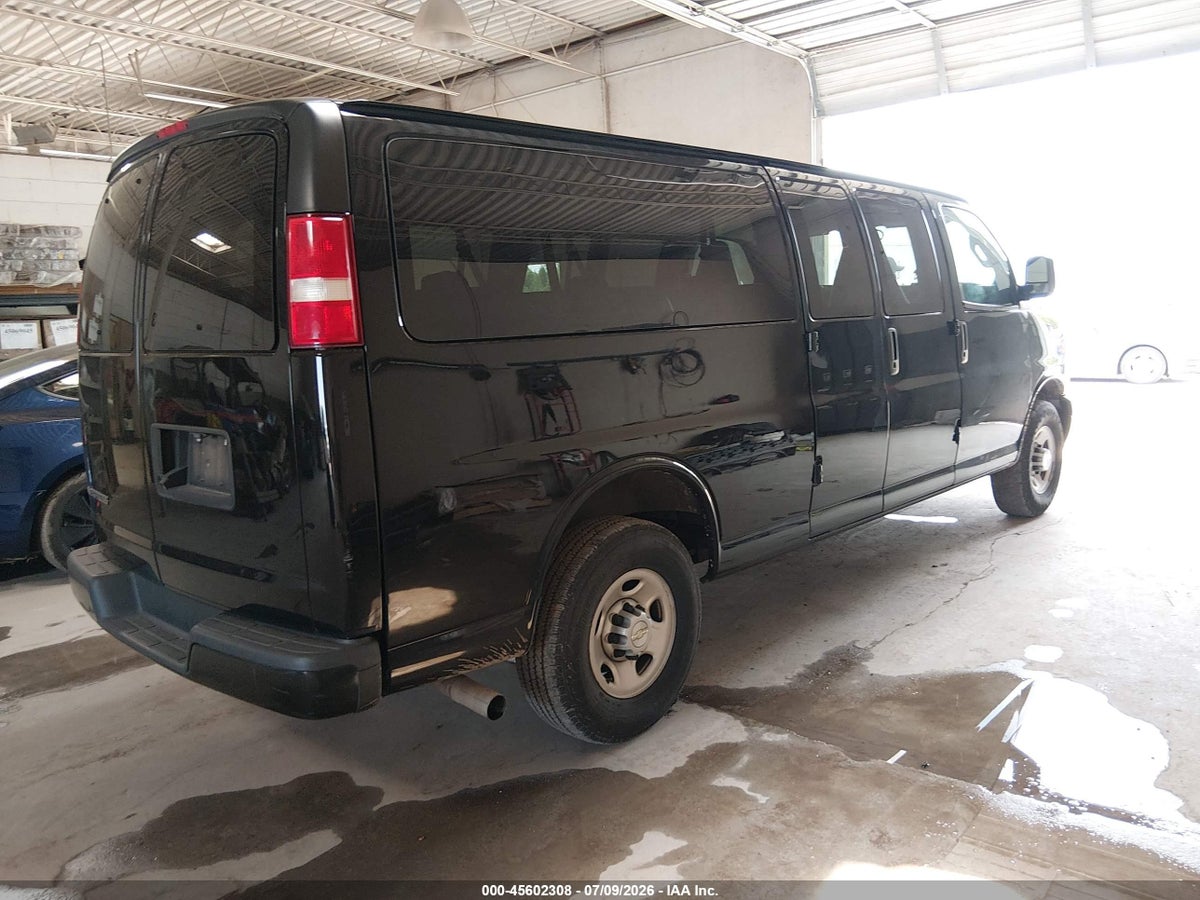 2021 CHEVROLET EXPRESS PASSENGER RWD 3500 EXTENDED WHEELBASE LS — снимка 4