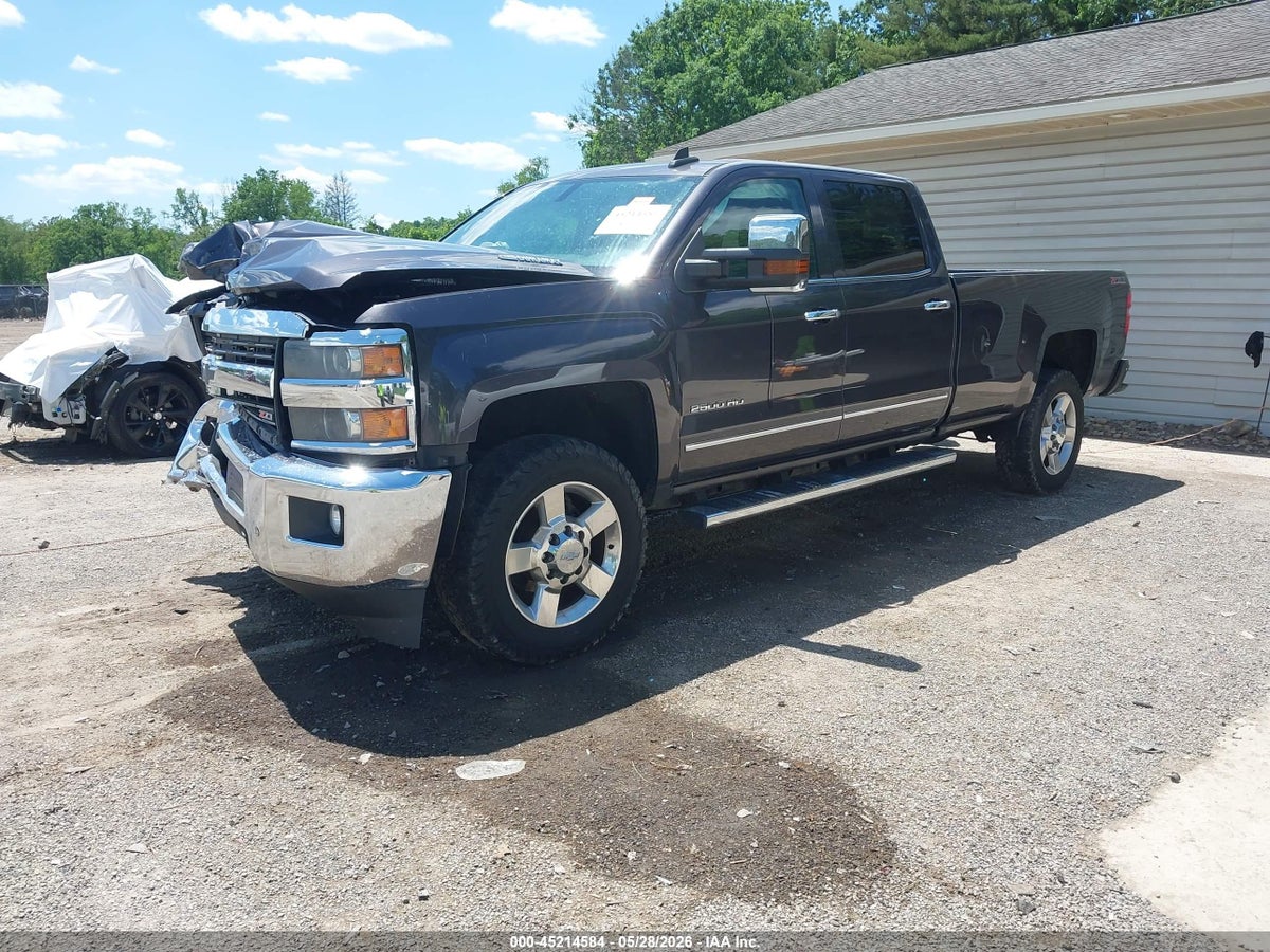2016 CHEVROLET SILVERADO 2500HD LTZ — снимка 2