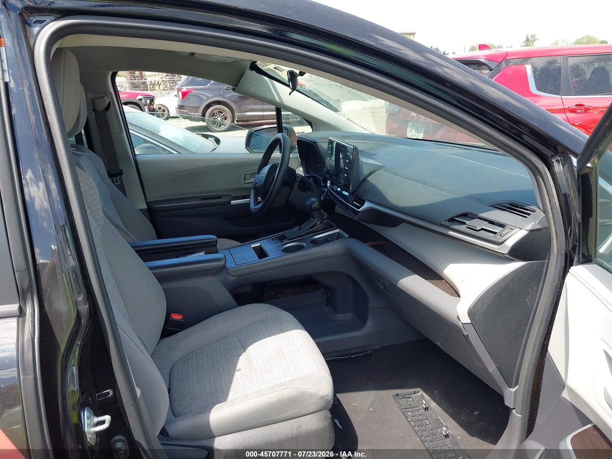 2023 TOYOTA SIENNA LE