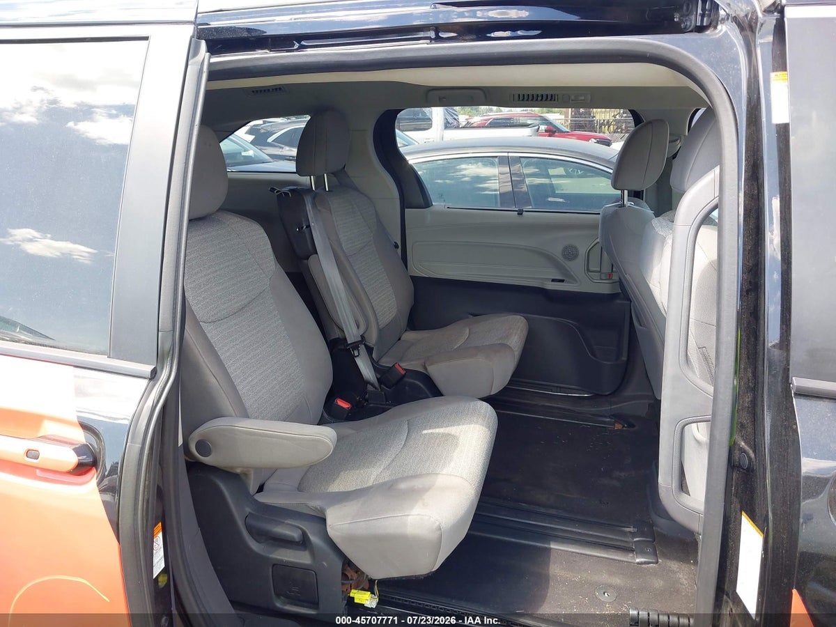 2023 TOYOTA SIENNA LE — снимка 3