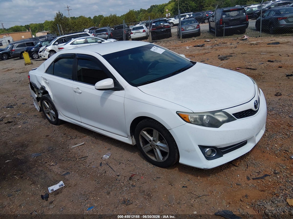 2014 TOYOTA CAMRY SE
