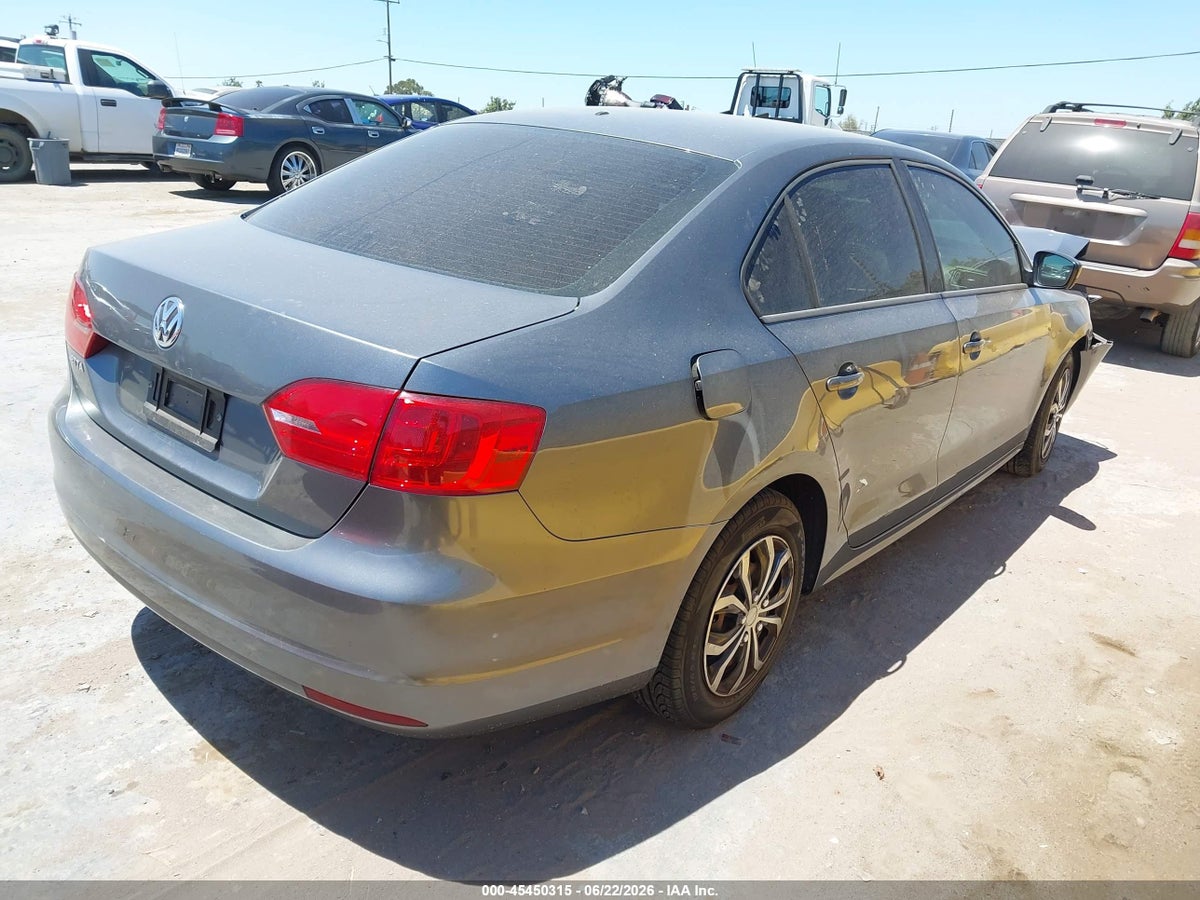 2014 VOLKSWAGEN JETTA 2.0L S — снимка 4