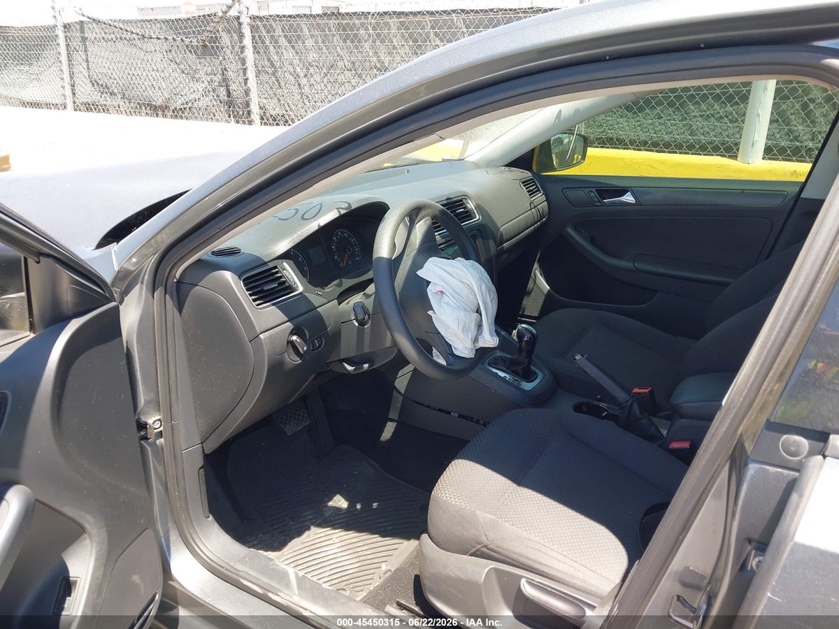 2014 VOLKSWAGEN JETTA 2.0L S — снимка 5