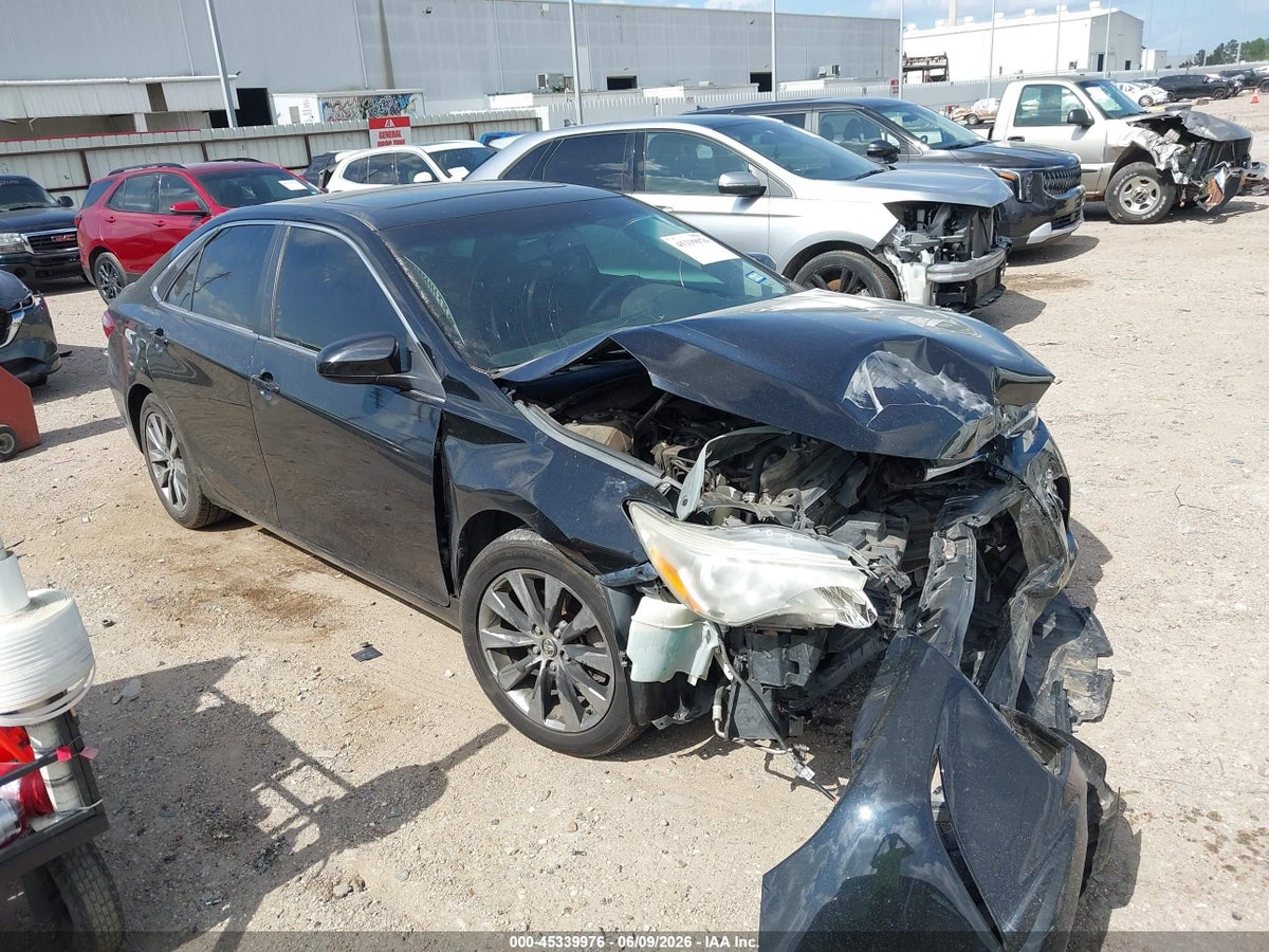 2015 TOYOTA CAMRY XLE