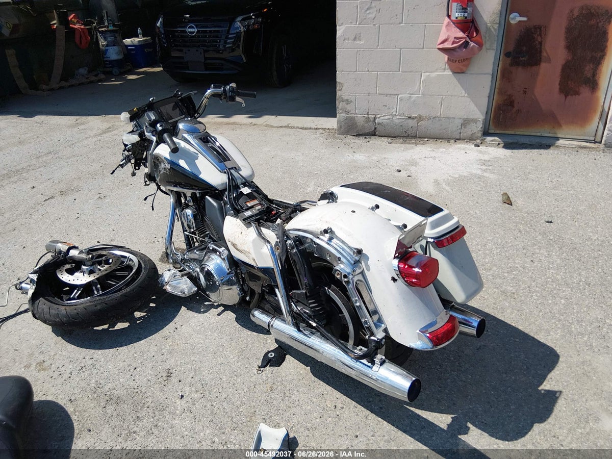 2014 HARLEY-DAVIDSON FLHTCU ULTRA CLASSIC ELECTRA GLD — photo 3
