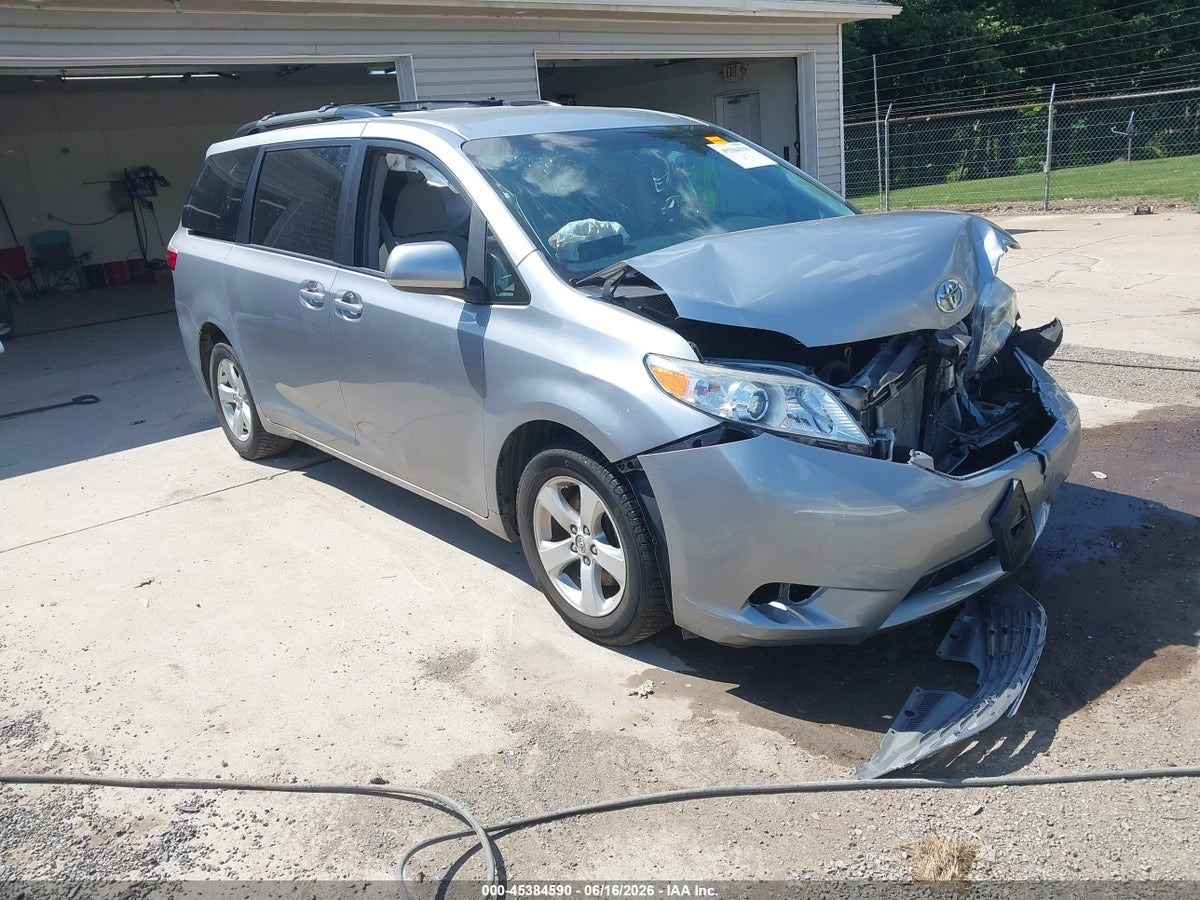 2017 TOYOTA SIENNA LE 8 PASSENGER