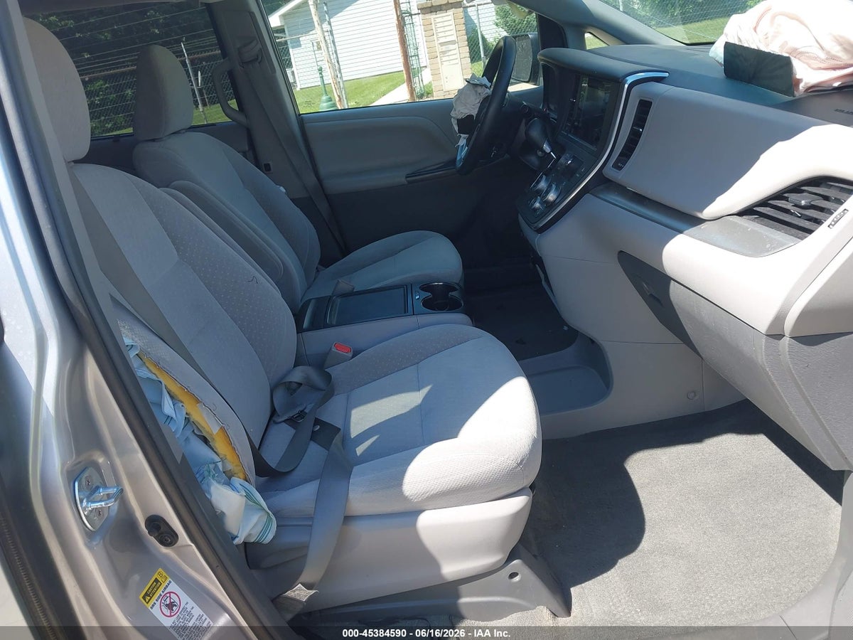 2017 TOYOTA SIENNA LE 8 PASSENGER — снимка 5