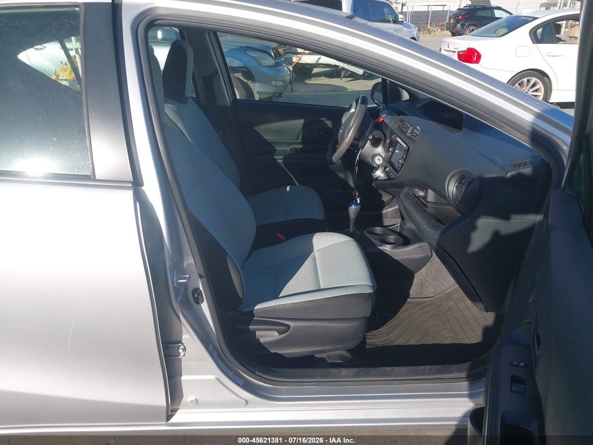 2015 TOYOTA PRIUS C ONE — снимка 5