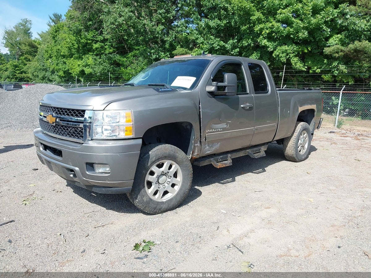 2013 CHEVROLET SILVERADO 2500HD LT — снимка 2