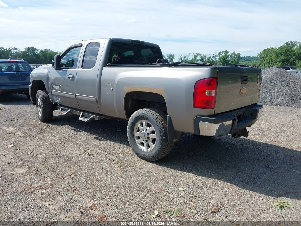 2013 CHEVROLET SILVERADO 2500HD LT — снимка 3