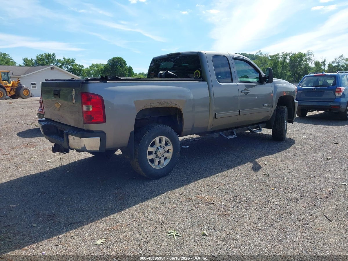 2013 CHEVROLET SILVERADO 2500HD LT — снимка 4