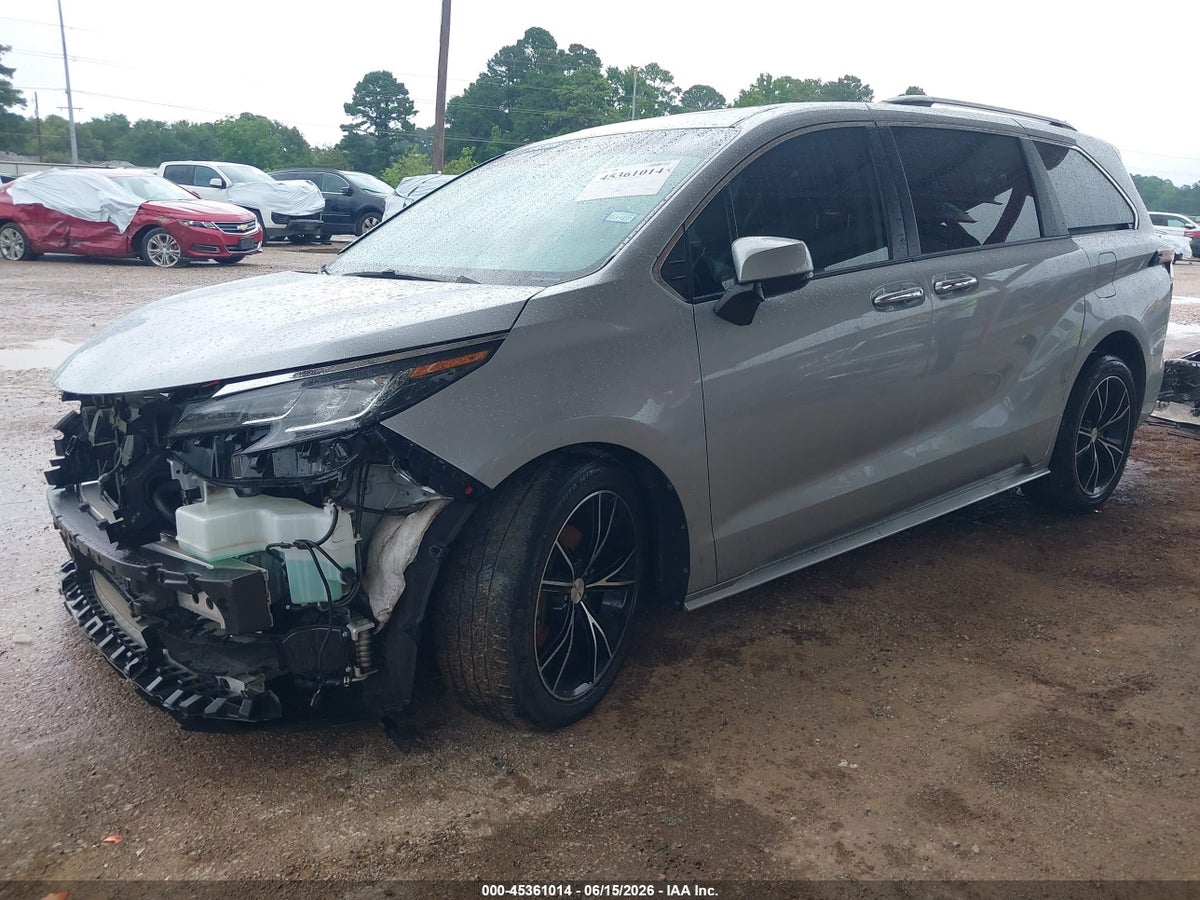 2021 TOYOTA SIENNA XLE — снимка 2