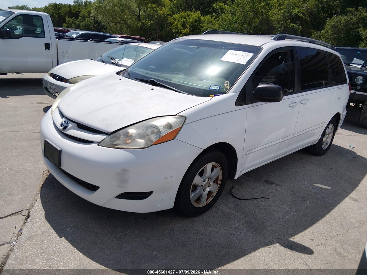 2010 TOYOTA SIENNA LE — снимка 2