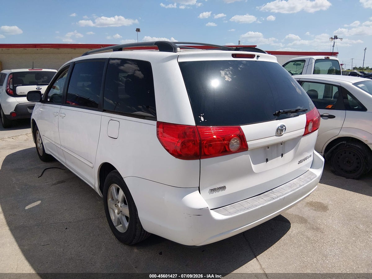 2010 TOYOTA SIENNA LE — снимка 3