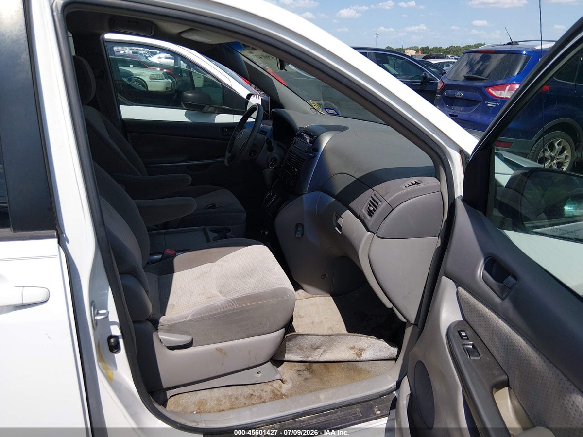 2010 TOYOTA SIENNA LE — снимка 5