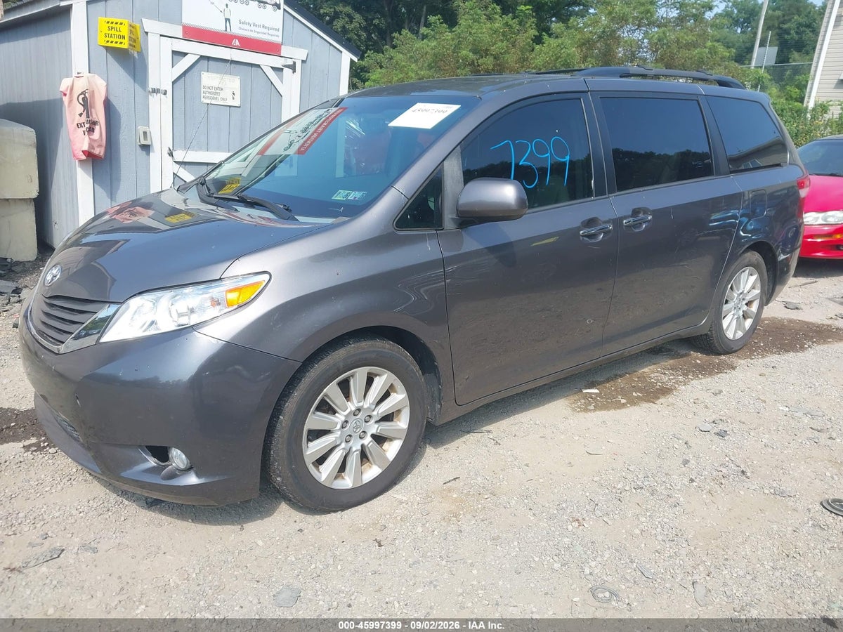 2014 TOYOTA SIENNA XLE 7 PASSENGER — снимка 2