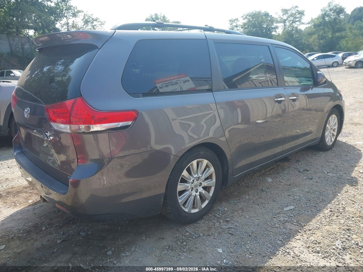 2014 TOYOTA SIENNA XLE 7 PASSENGER — снимка 4