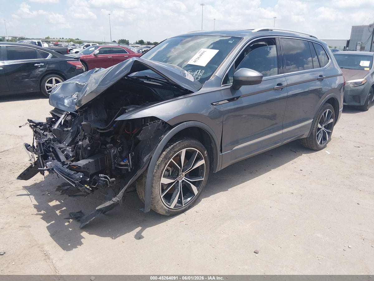 2022 VOLKSWAGEN TIGUAN 2.0T SEL R-LINE — снимка 2