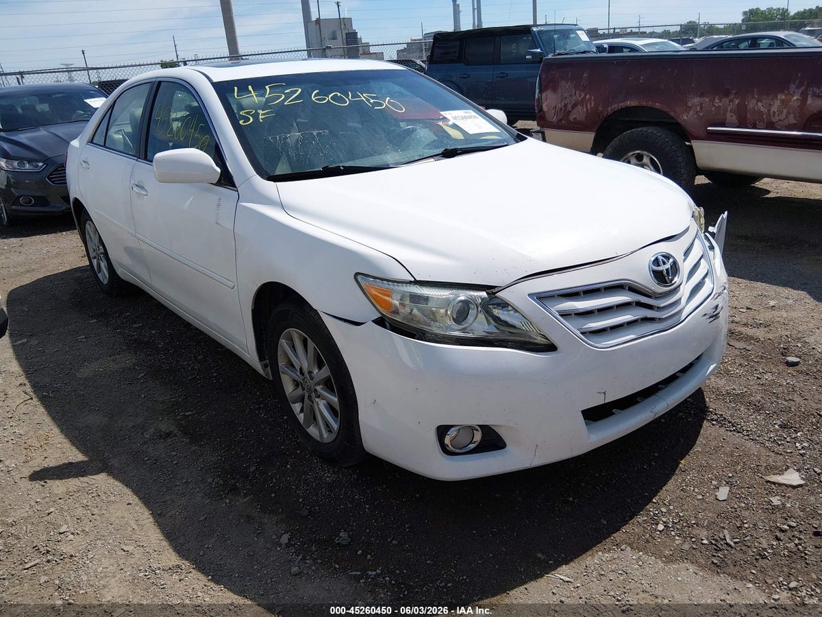 2011 TOYOTA CAMRY XLE