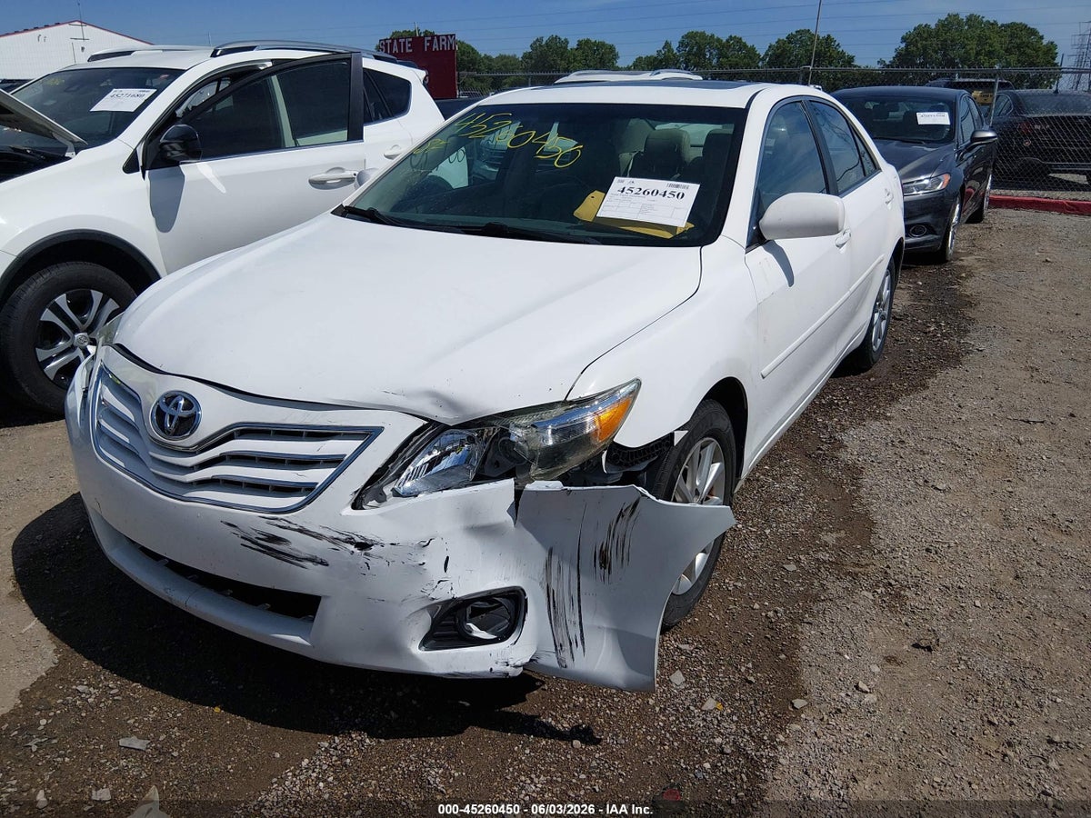 2011 TOYOTA CAMRY XLE — снимка 2