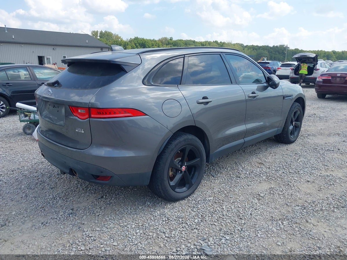 2017 JAGUAR F-PACE 35T PREMIUM — photo 4