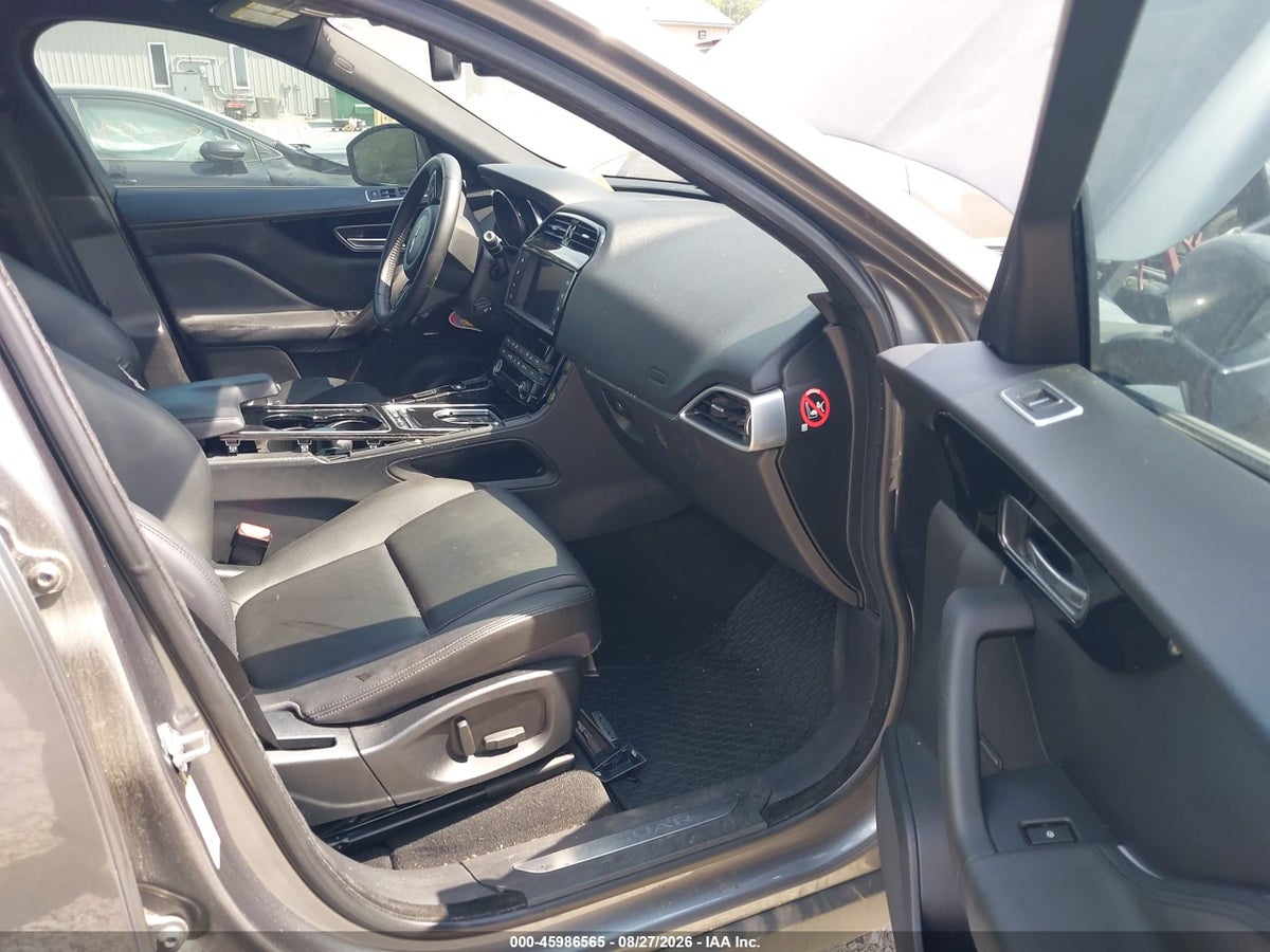 2017 JAGUAR F-PACE 35T PREMIUM — photo 5